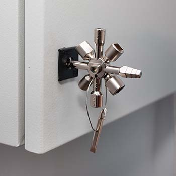 ключ КЭШ-10 КВТ (10 профилей) для электрошкафов - пример использования