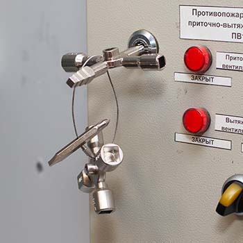 ключ КЭШ-10 КВТ (10 профилей) для электрошкафов - пример использования