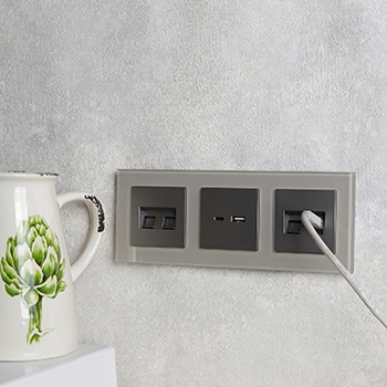 электроустановочные изделия IEK Brite - пример установки