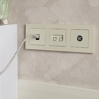 электроустановочные изделия IEK серии Brite - пример установки