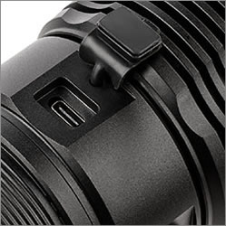 led фонарь-прожектор ручной TDM SQ0350-0067 - разъем для зарядки аккумулятора
